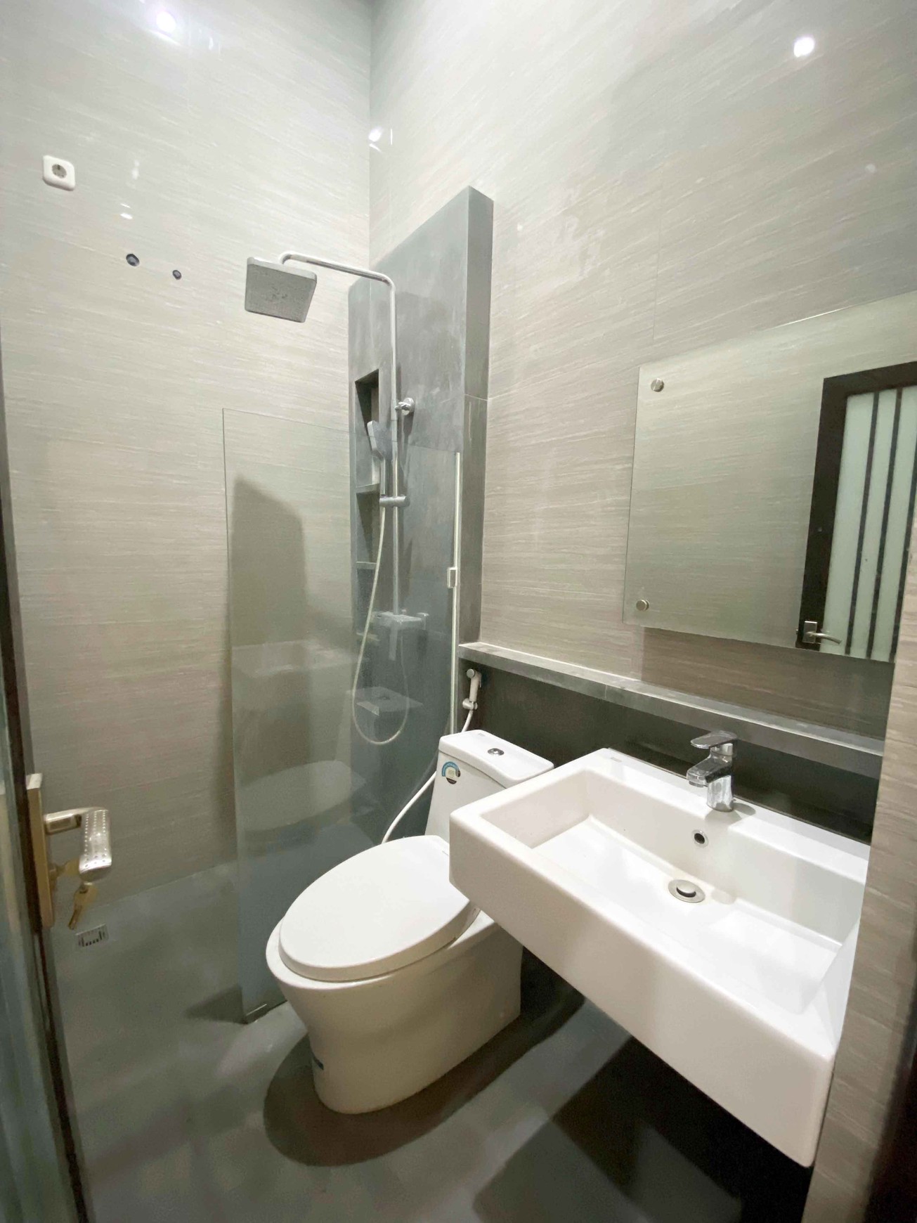 Rumah Baru Gress di Kebraon Manis Utara Surabaya Barat Minimalis Modern 2 Lantai... SIAP HUNI