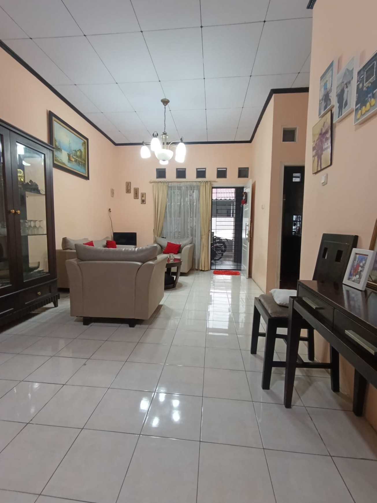 Di Jual Rumah lokasi di Komp Mahkota Simpruk Jl. Mahkota Peninggilan, Ciledug. Tangerang Selatan