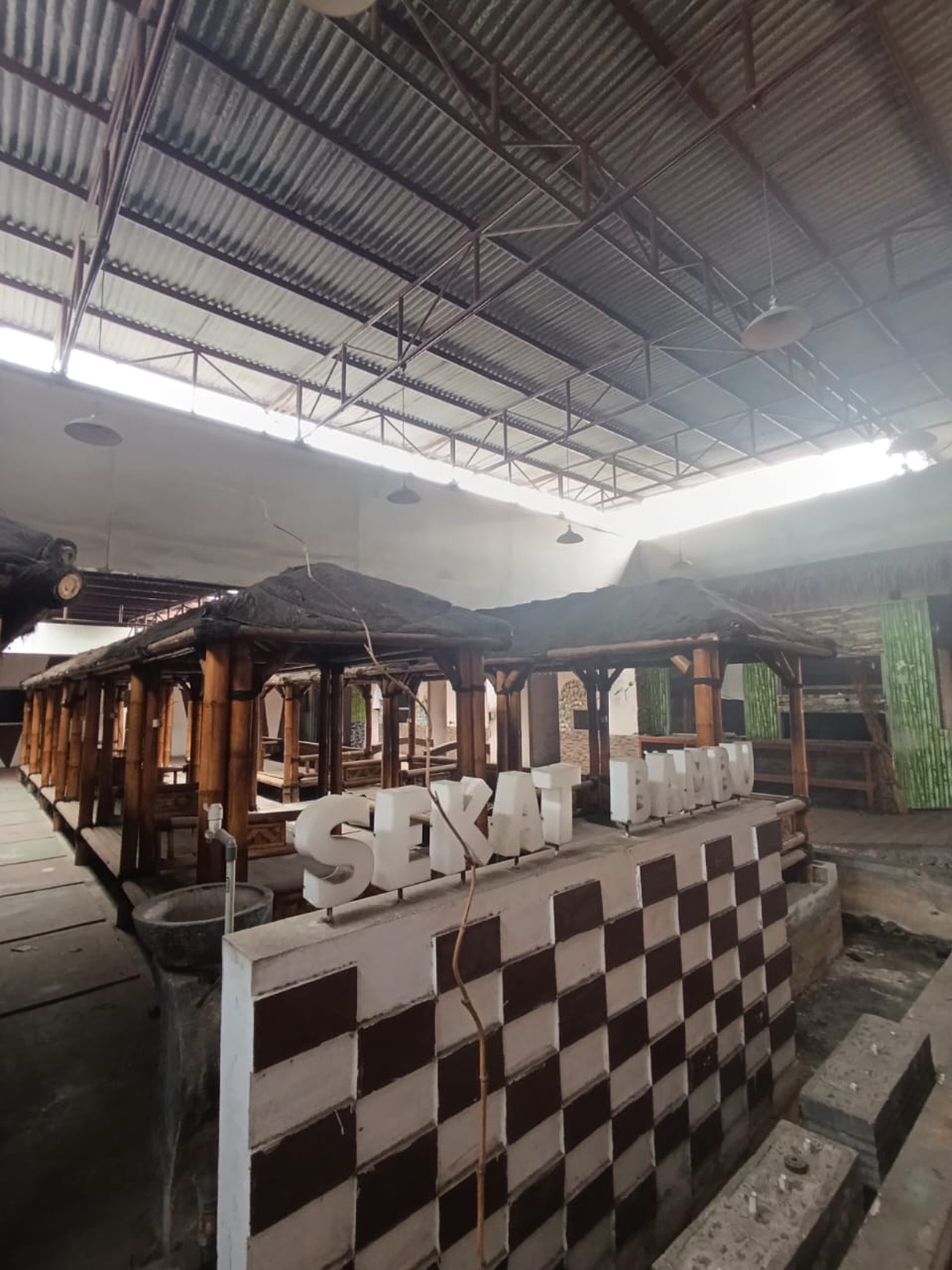 Di Jual Rumah lokasi di Komp Mahkota Simpruk Jl. Mahkota Peninggilan, Ciledug. Tangerang Selatan