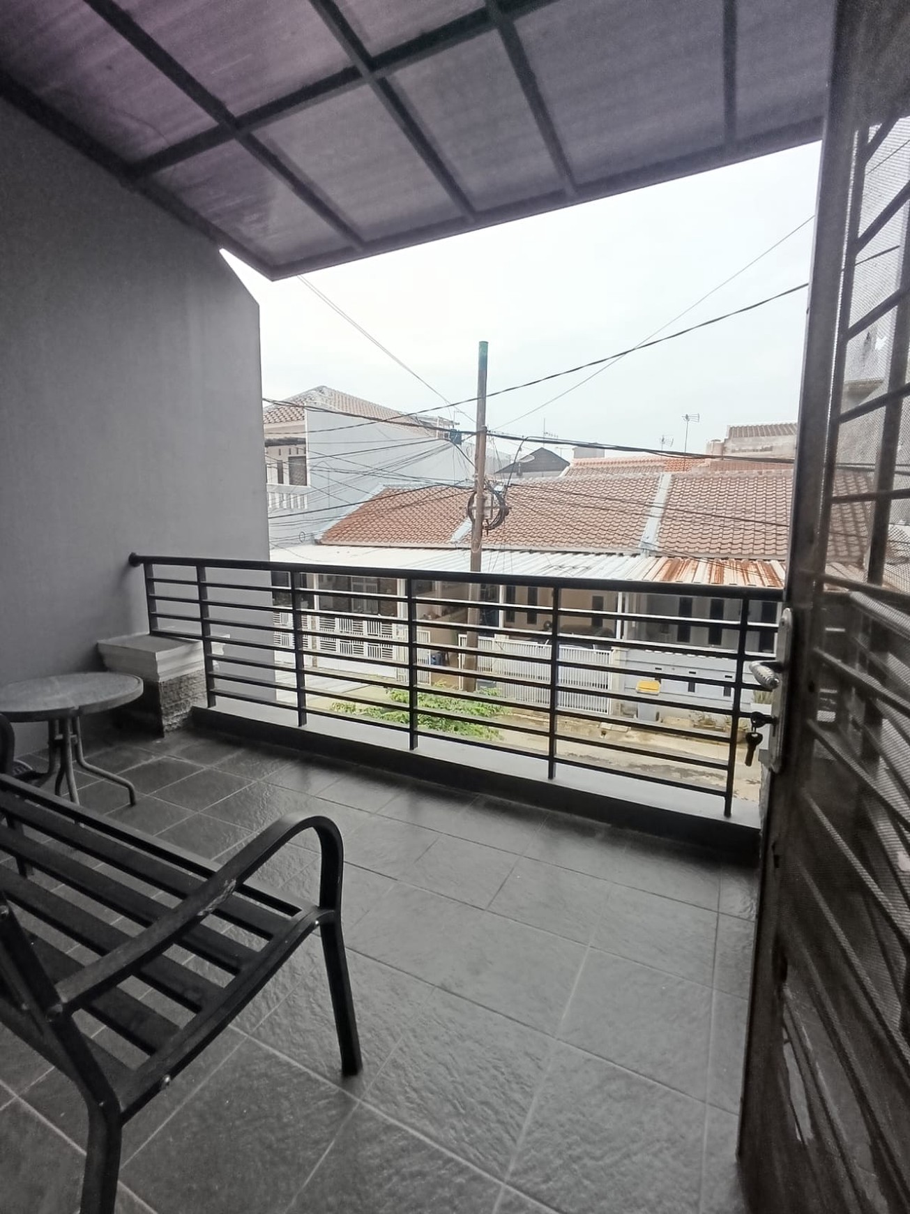 Di Jual Rumah lokasi di Komp Mahkota Simpruk Jl. Mahkota Peninggilan, Ciledug. Tangerang Selatan