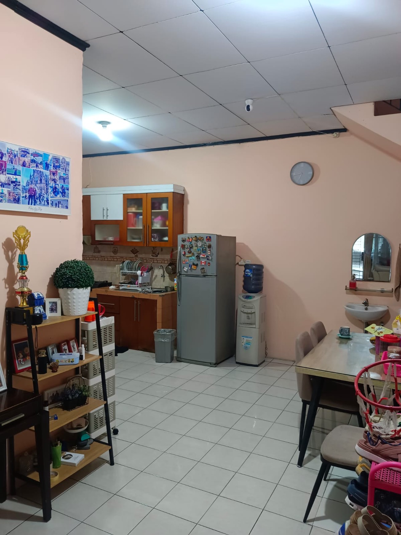 Di Jual Rumah lokasi di Komp Mahkota Simpruk Jl. Mahkota Peninggilan, Ciledug. Tangerang Selatan