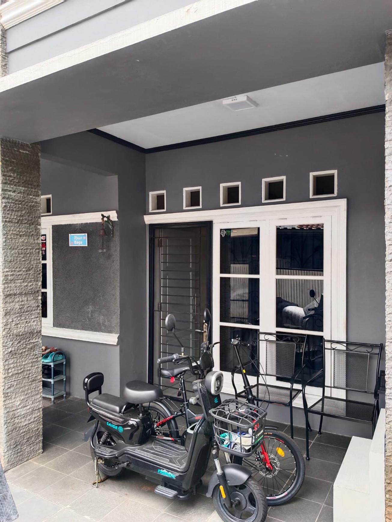 Di Jual Rumah lokasi di Komp Mahkota Simpruk Jl. Mahkota Peninggilan, Ciledug. Tangerang Selatan