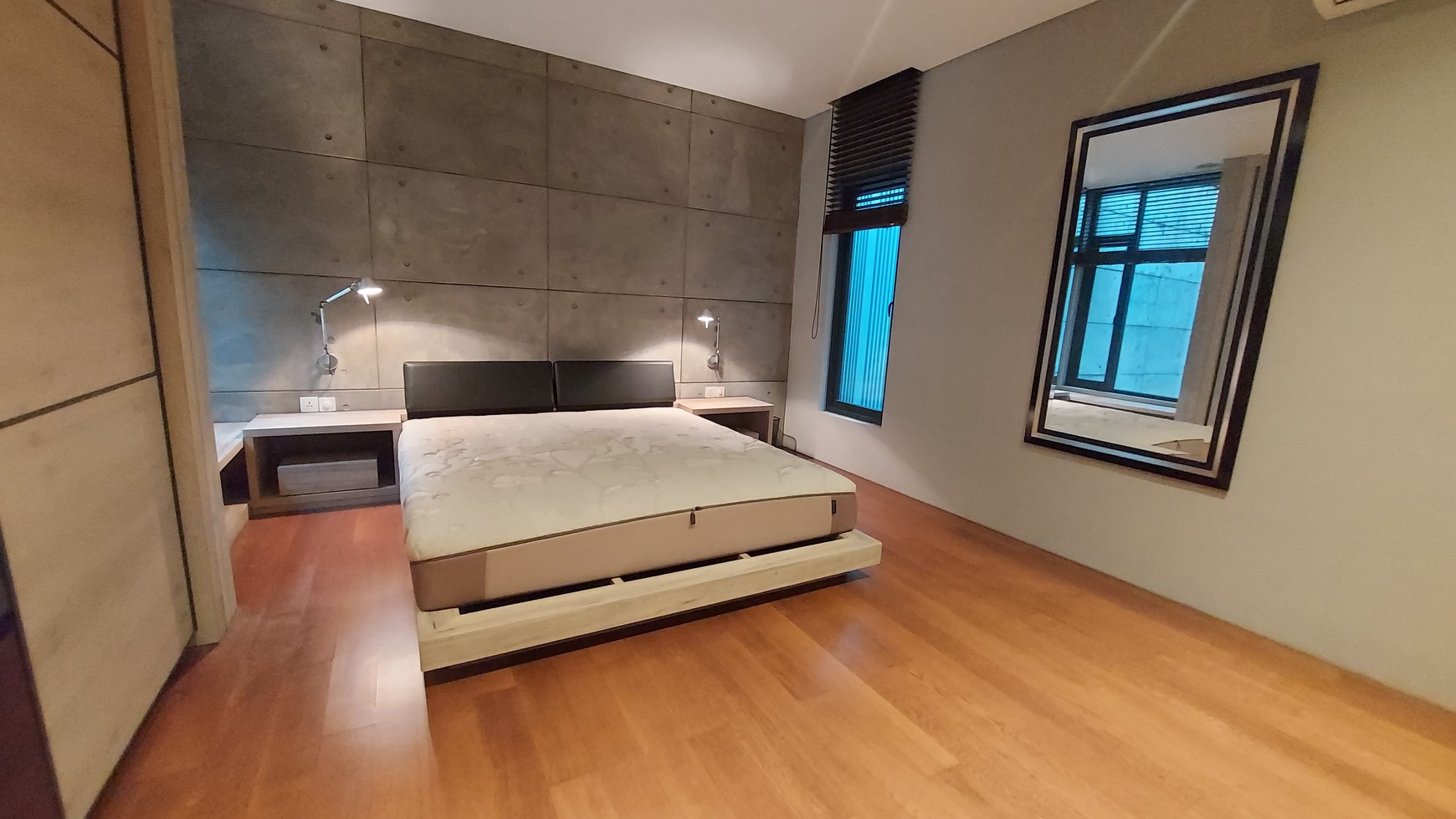Disewakan Rumah Cantik Semi Furnished 3 Lantai dengan Konsep Open Space di Lebak Bulus