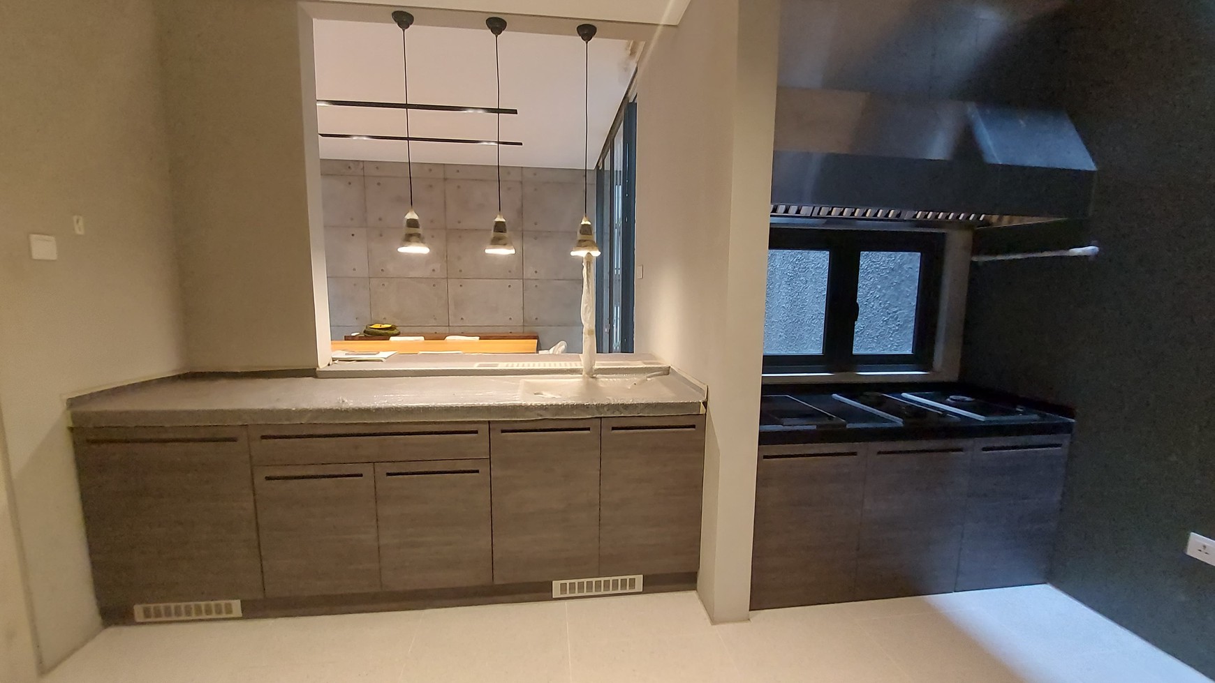 Disewakan Rumah Cantik Semi Furnished 3 Lantai dengan Konsep Open Space di Lebak Bulus