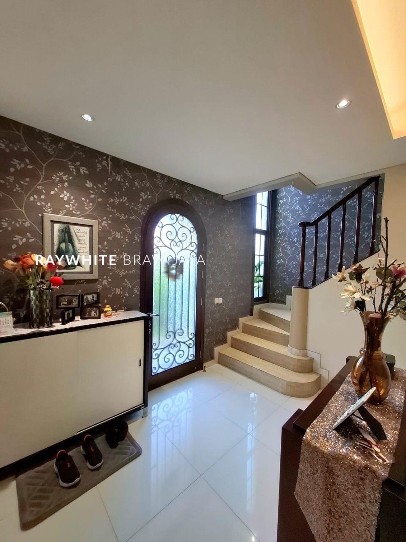 Rumah Minimalis Modern Royal Village Serpong Tangsel