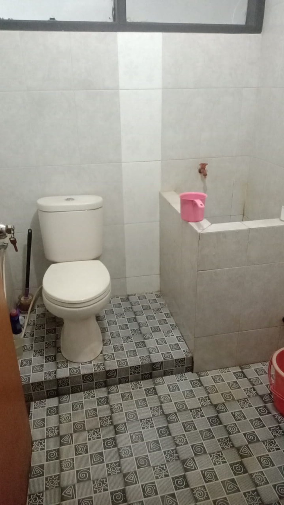 DIJUAL RUMAH+FURNISH NYAMAN LOKASI STRATEGIS DIKOTA BANDUNG