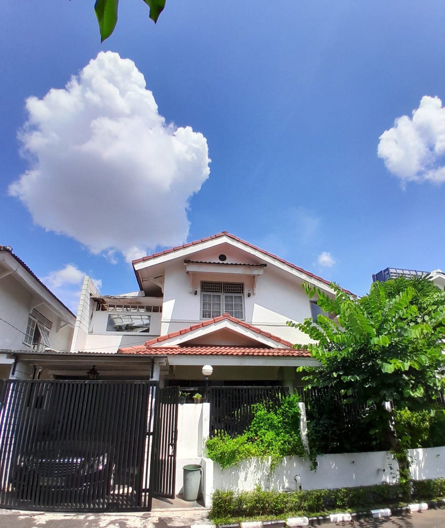 Rumah Sektor 9 Bintaro dekat dg area kuliner Freshmarket...