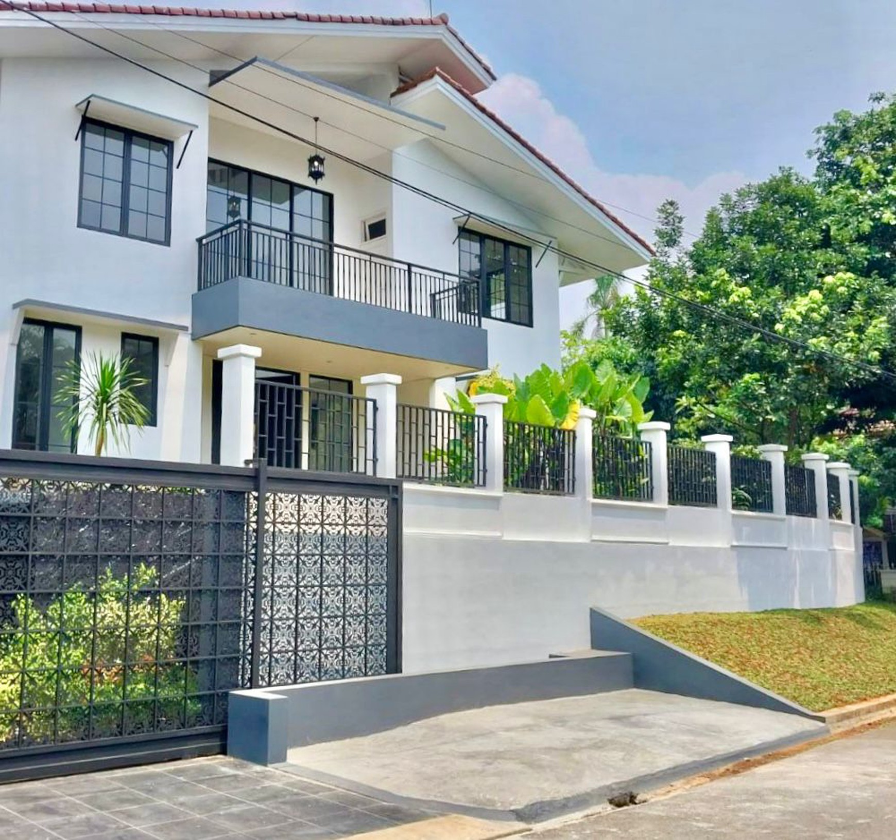 Dijual Rumah Mewah di Pondok Indah - Lokasi Premium, Nyaman, dan Strategis!