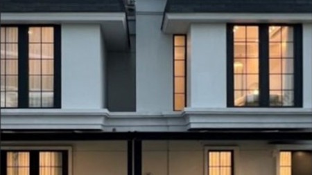 Dijual Rumah Baru Townhouse Lokasi yang sangat strategis di Lebak Bulus