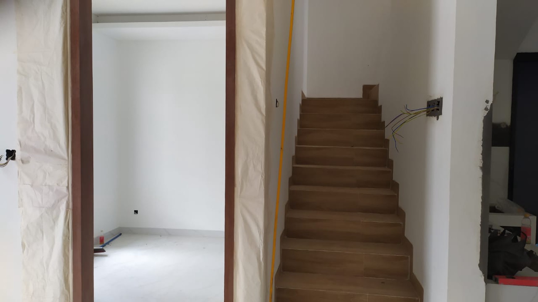 Dijual Rumah Baru Townhouse Lokasi yang sangat strategis di Lebak Bulus
