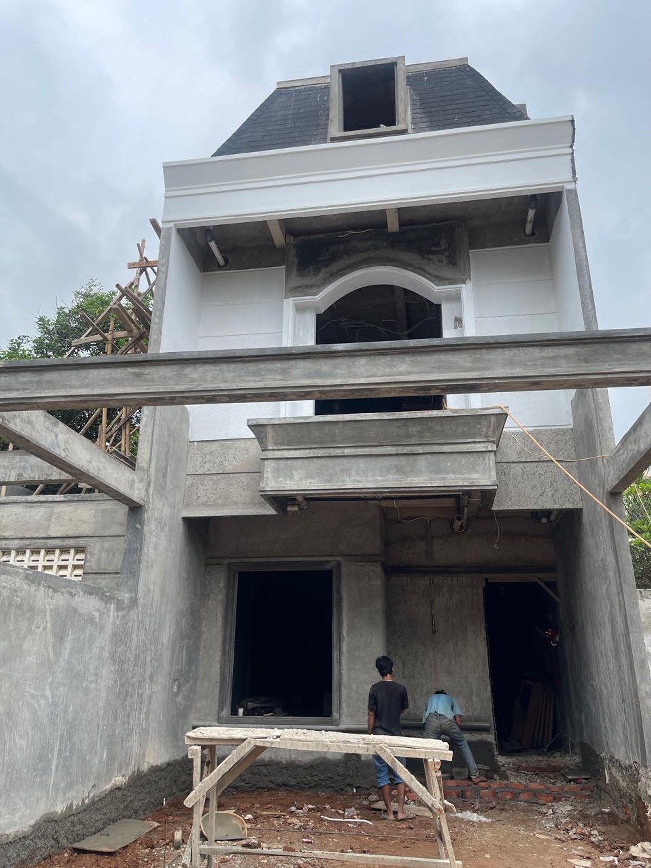Dijual Rumah Baru Townhouse Lokasi yang sangat strategis di Lebak Bulus