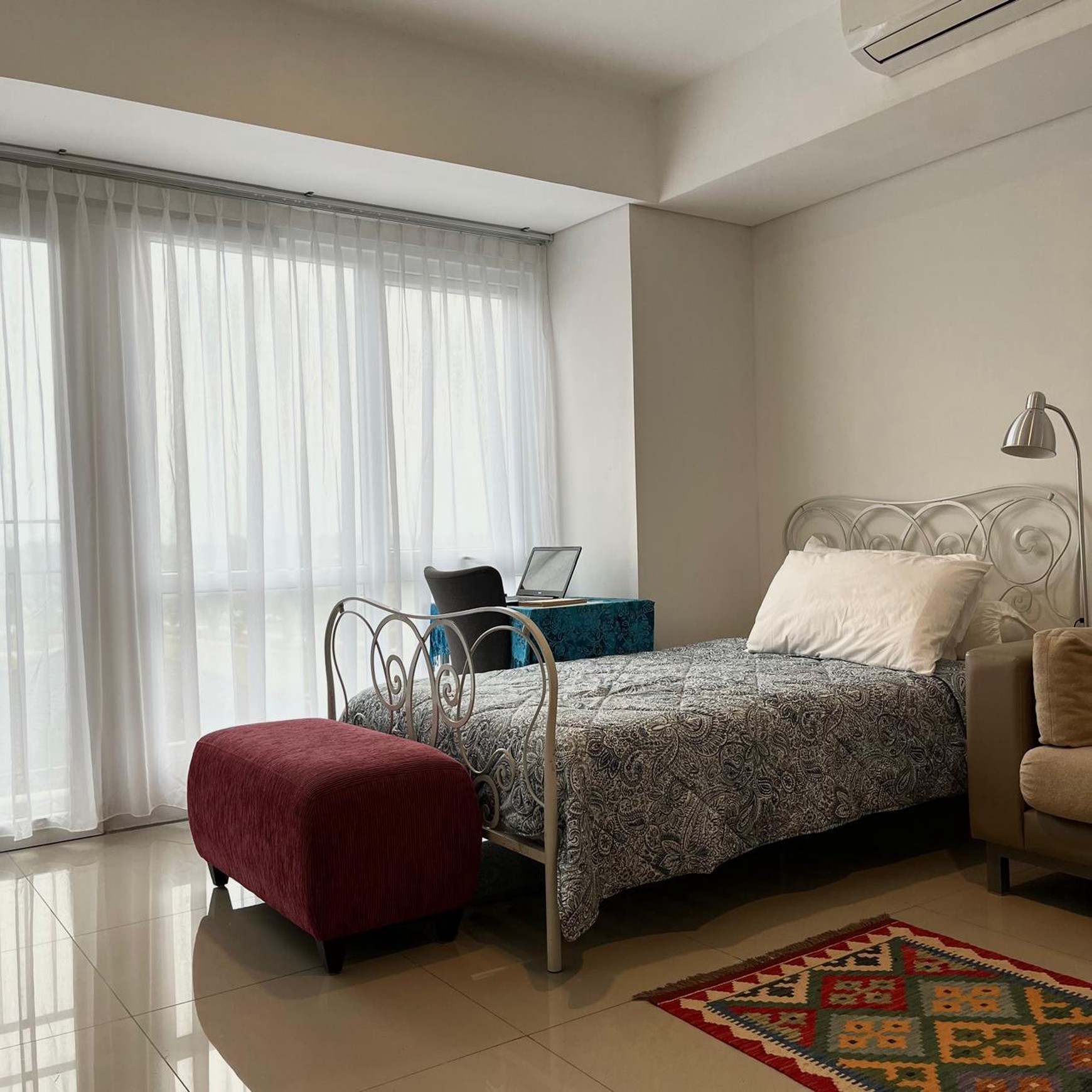 Sewa Apartemen Breeze di tempat yang sangat strategis Bintaro