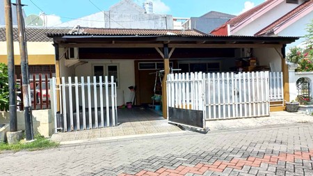 Rumah di Manyar Jaya Surabaya Timur, Bagus + Terawat, Row Jalan Lebar