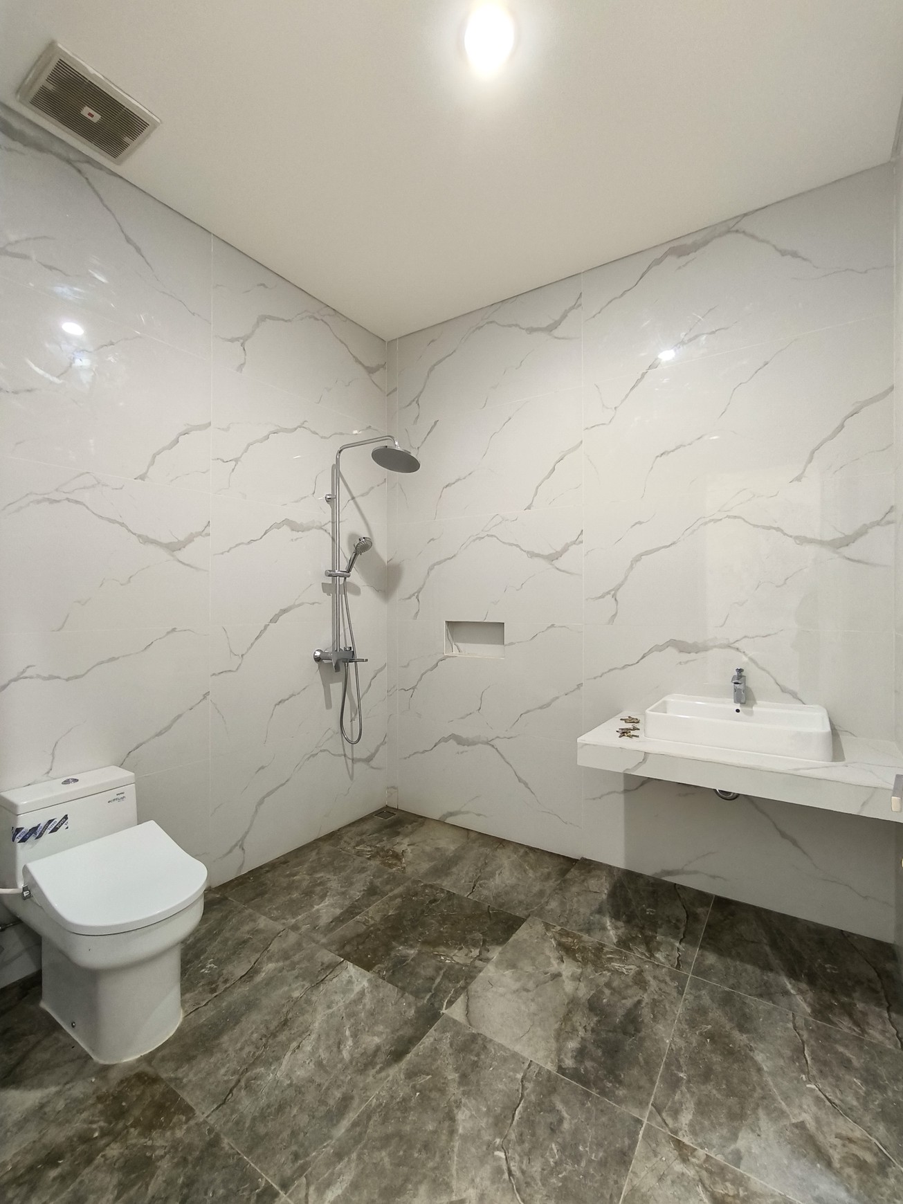 Rumah Brand New Hoek Modern di River Park Bintaro Jaya
