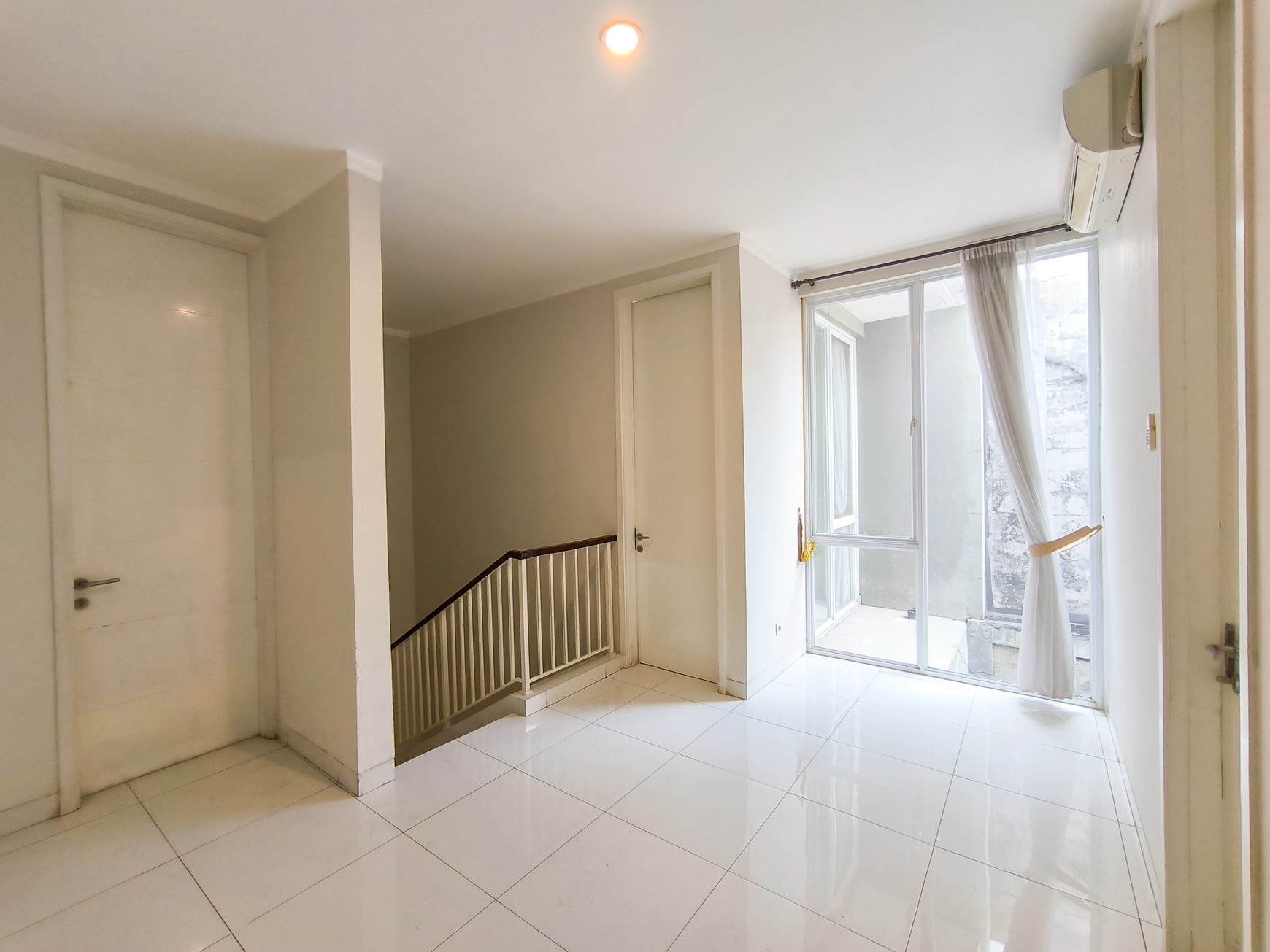 Rumah Bagus Di Discovery Eola Bintaro Jaya Sektor 9