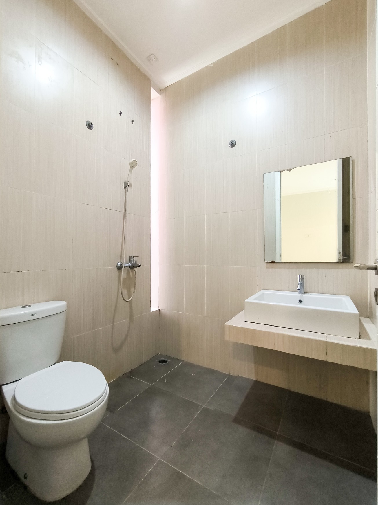 Rumah Bagus Di Discovery Eola Bintaro Jaya Sektor 9