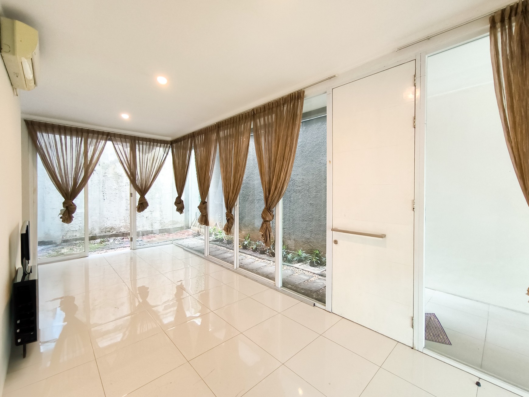 Rumah Bagus Di Discovery Eola Bintaro Jaya Sektor 9