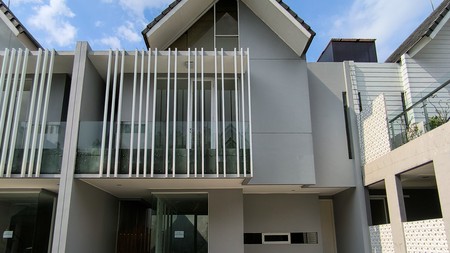Rumah Bagus Di Discovery Eola Bintaro Jaya Sektor 9