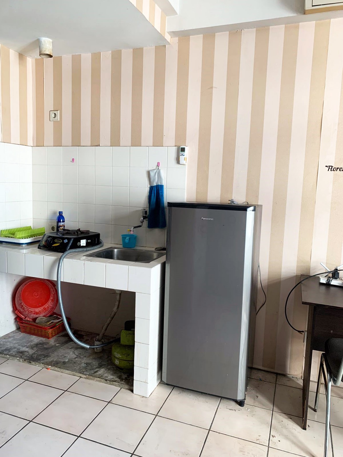 Apartemen di Metropolis, Type Studio, Semi Furnished, Dekat Kampus - WS -