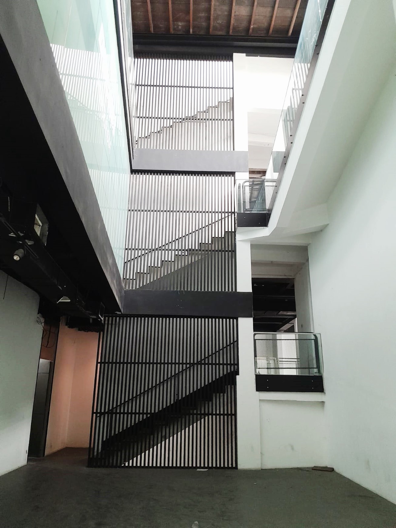 Ruang Usaha Siap Pakai Lokasi Strategis di Kemang Utara, Jakarta Selatan
