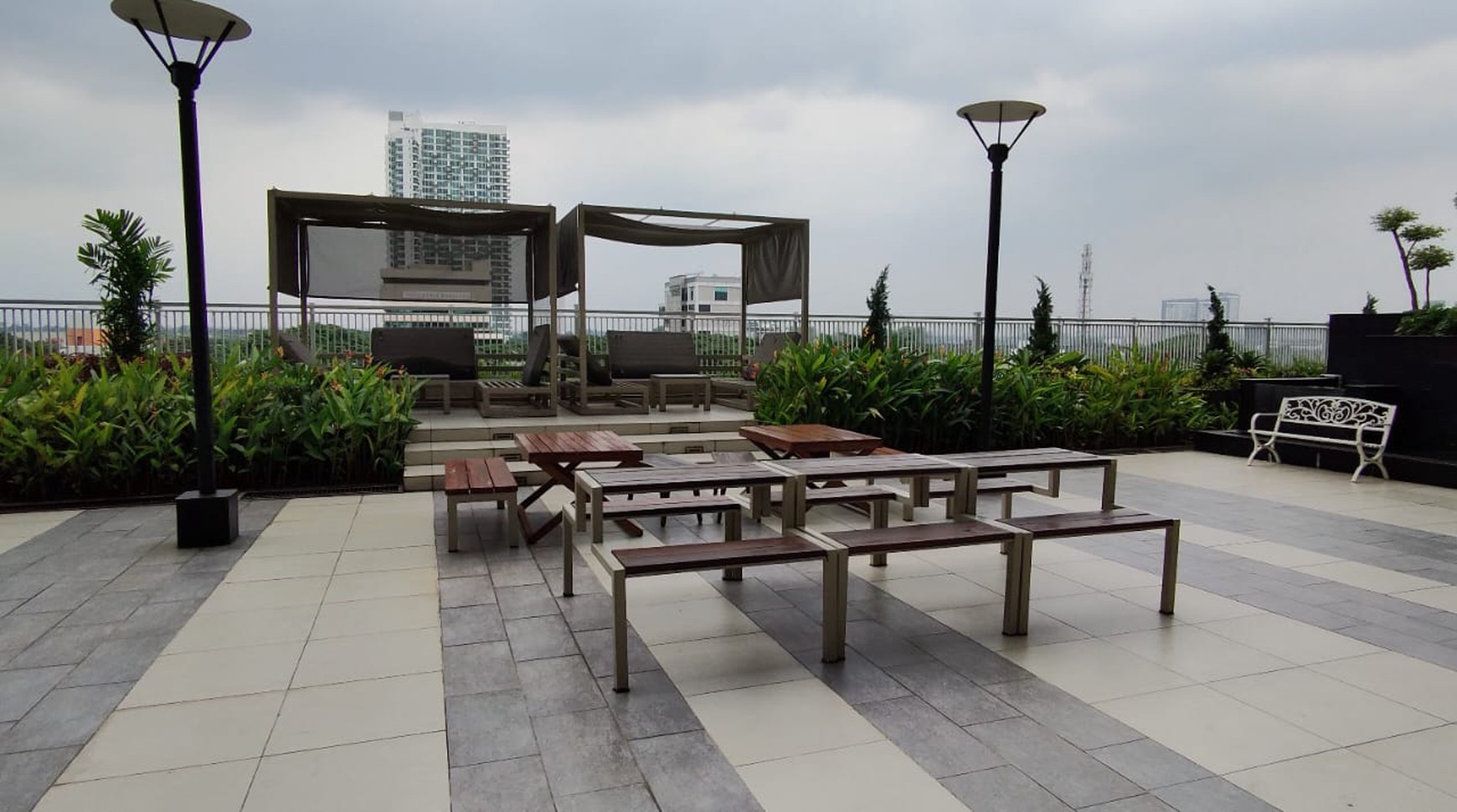 Apartemen Roseville Soho and Suites