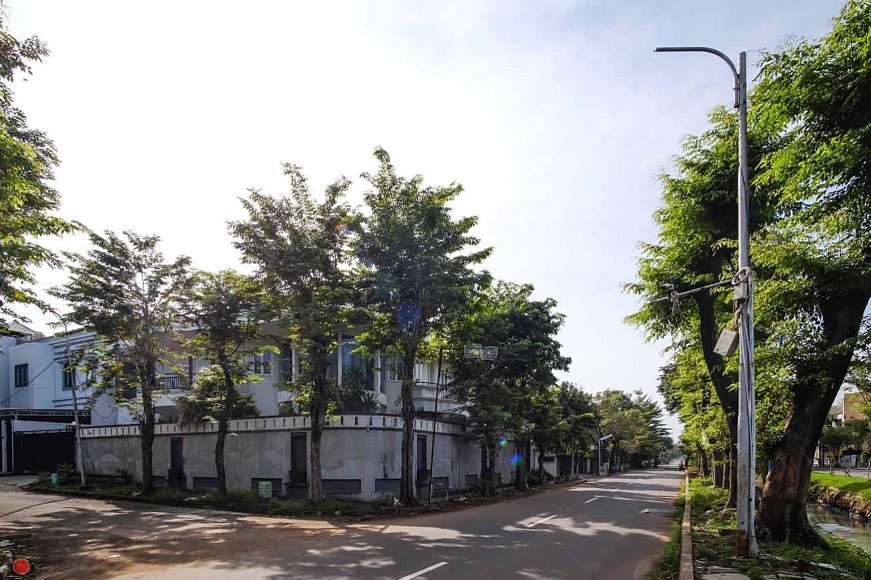 For Sale Rumah Mewah di Intercon Jakarta Barat