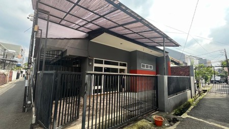 Rumah di Tebet Timur Dalam Lokasi dekat Ecopark