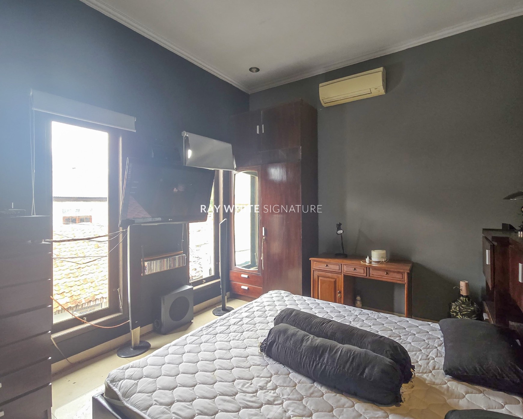 Rumah Cocok Untuk Usaha di Jl. Puri Mutiara Raya, Cilandak.