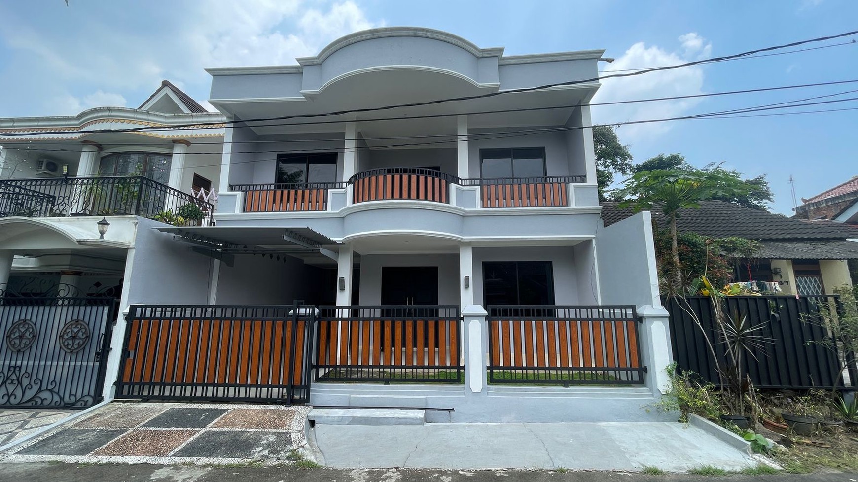 Rumah 2 lantai bagus siap huni dekat mesjid Griya Loka BSD CITY Tangerang Selatan