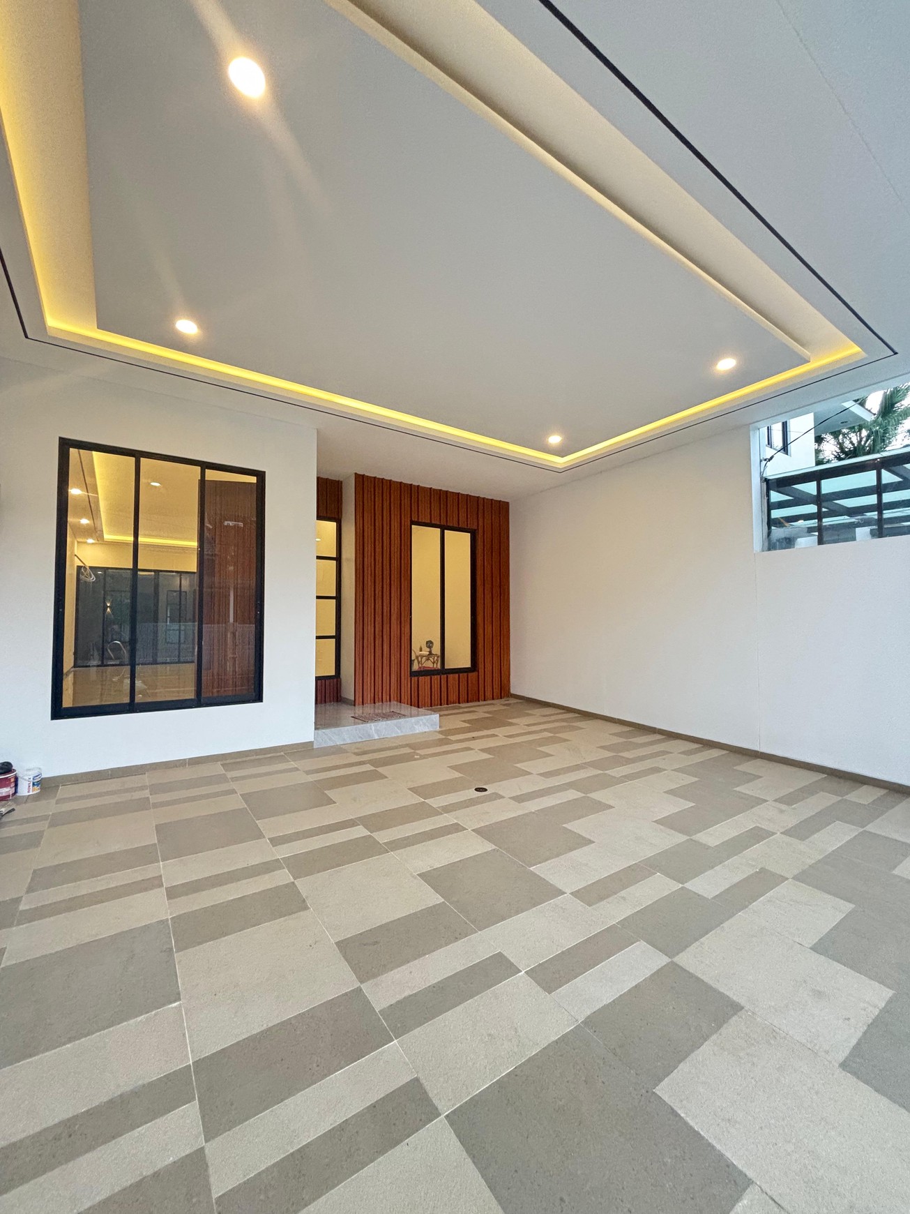 Brand New House 3 Lantai Pondok Indah Jakarta Selatan ada swim pool
