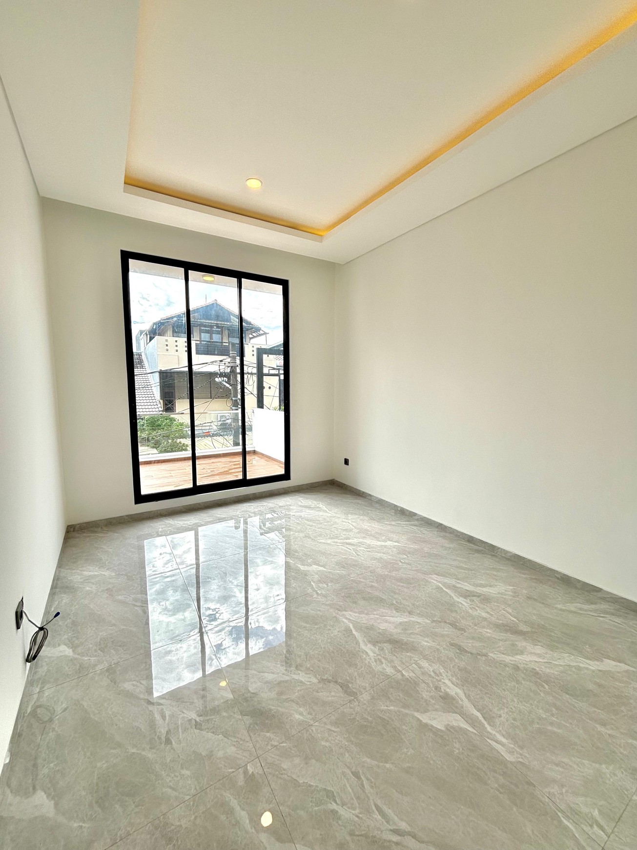 Brand New House 3 Lantai Pondok Indah Jakarta Selatan ada swim pool