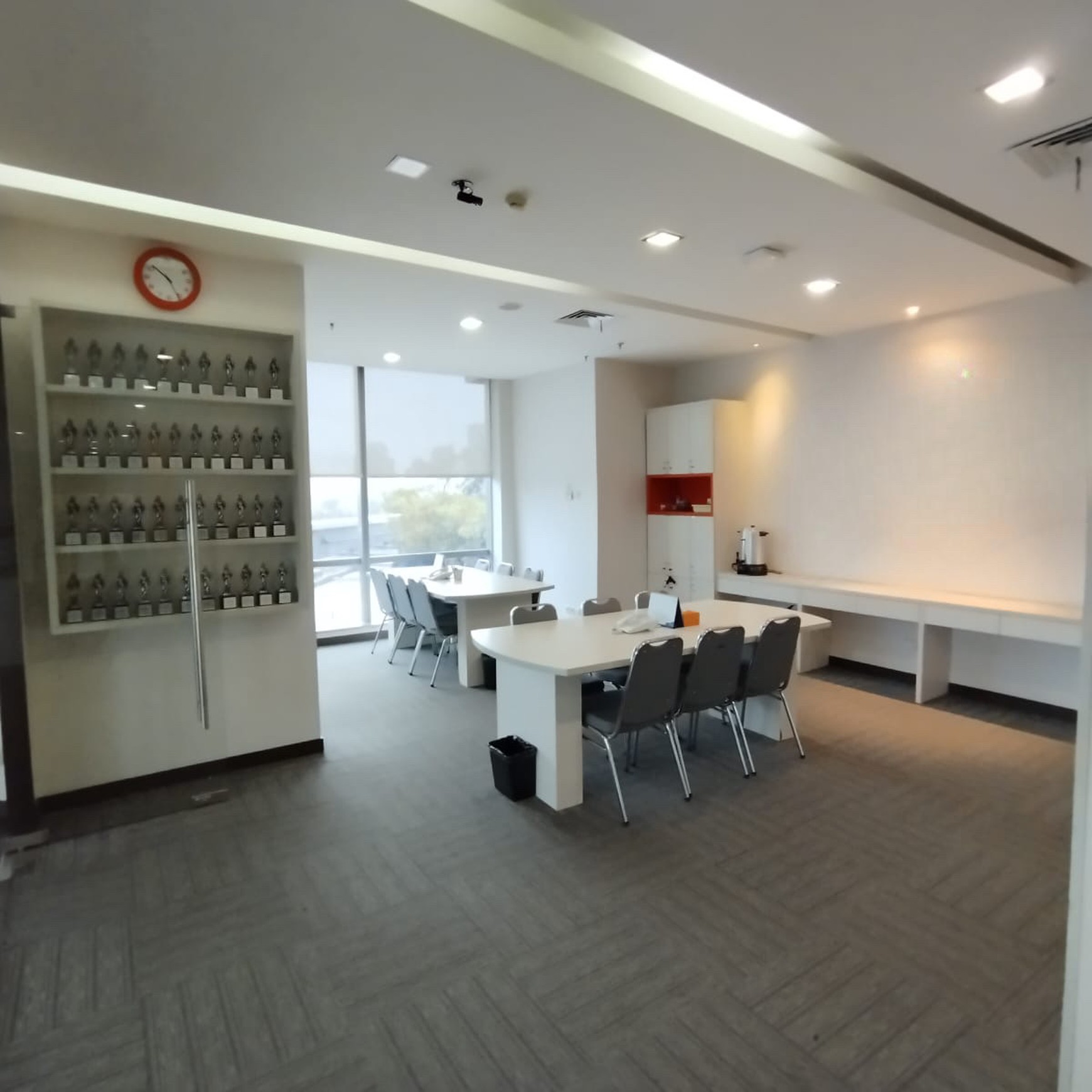 Beli Kantor di Jakarta Selatan? Unit Furnished Siap Pakai di Gedung 88 Casablanca