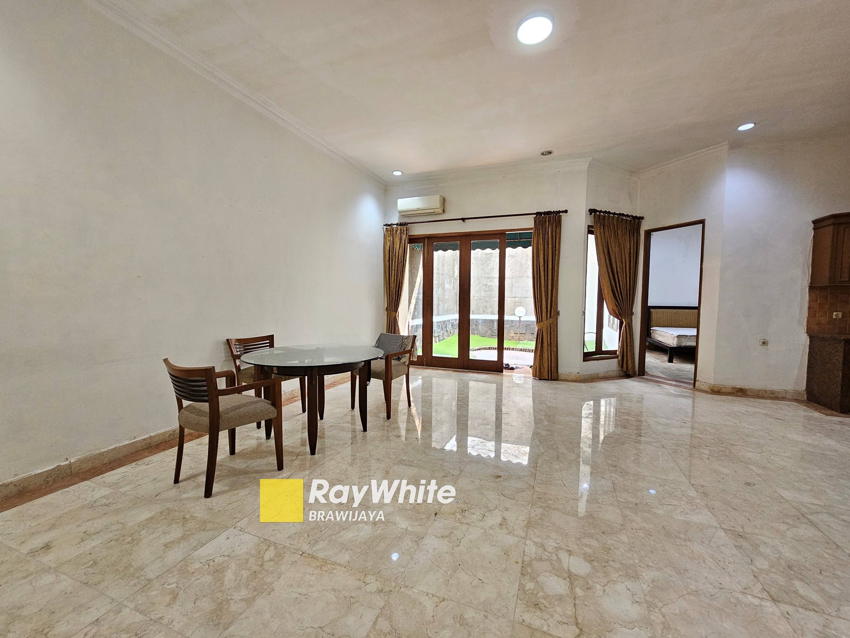 Townhouse di Warung Buncit, Jakarta Selatan, bisa sewa buat kantor