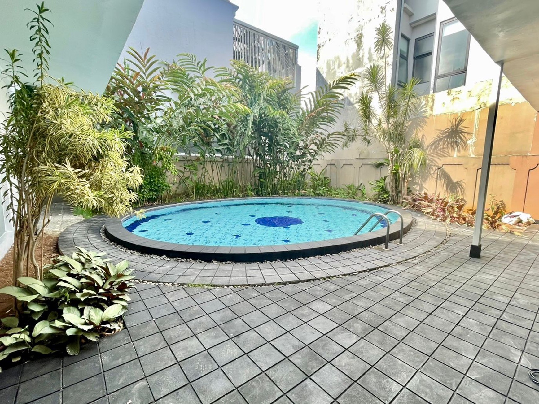 Rumah Hitung Tanah Area Cipete