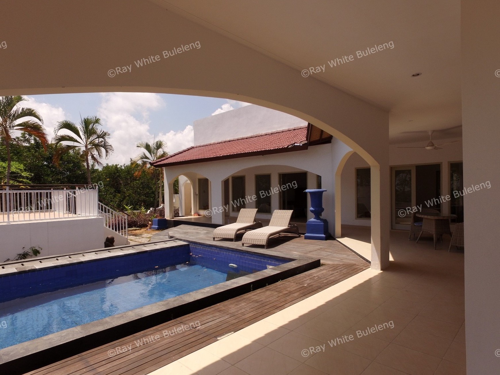 LARGE VILLA 15 MINUTES FROM LOVINA SITUATED IN QUIET AREA