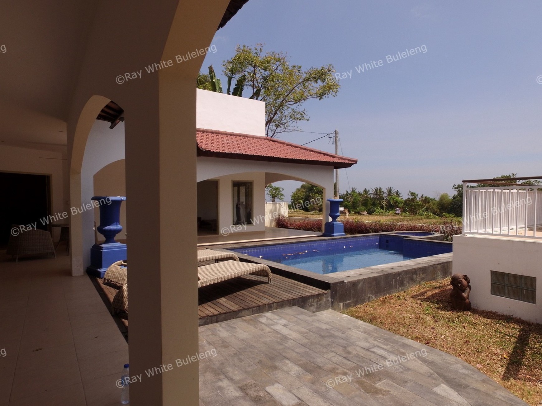 LARGE VILLA 15 MINUTES FROM LOVINA SITUATED IN QUIET AREA