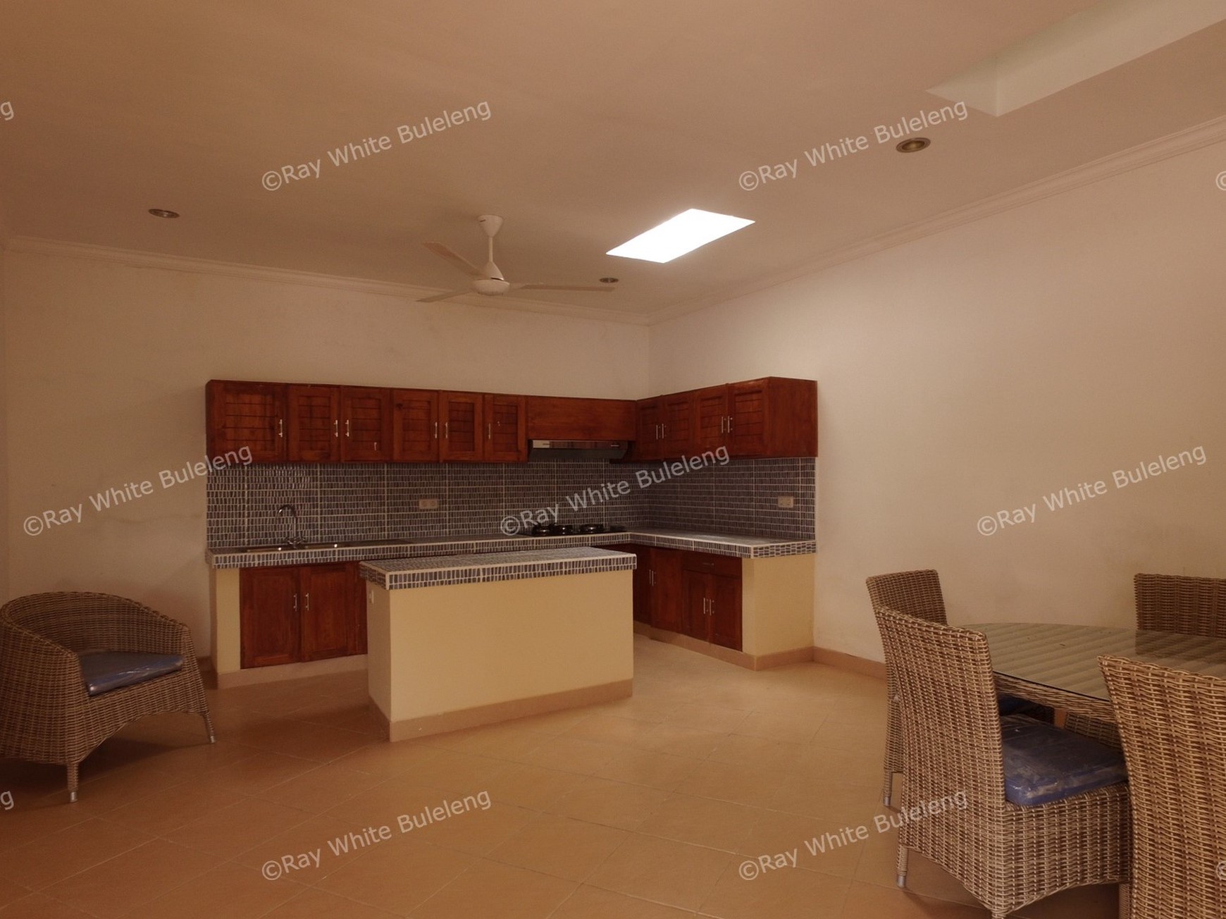 LARGE VILLA 15 MINUTES FROM LOVINA SITUATED IN QUIET AREA