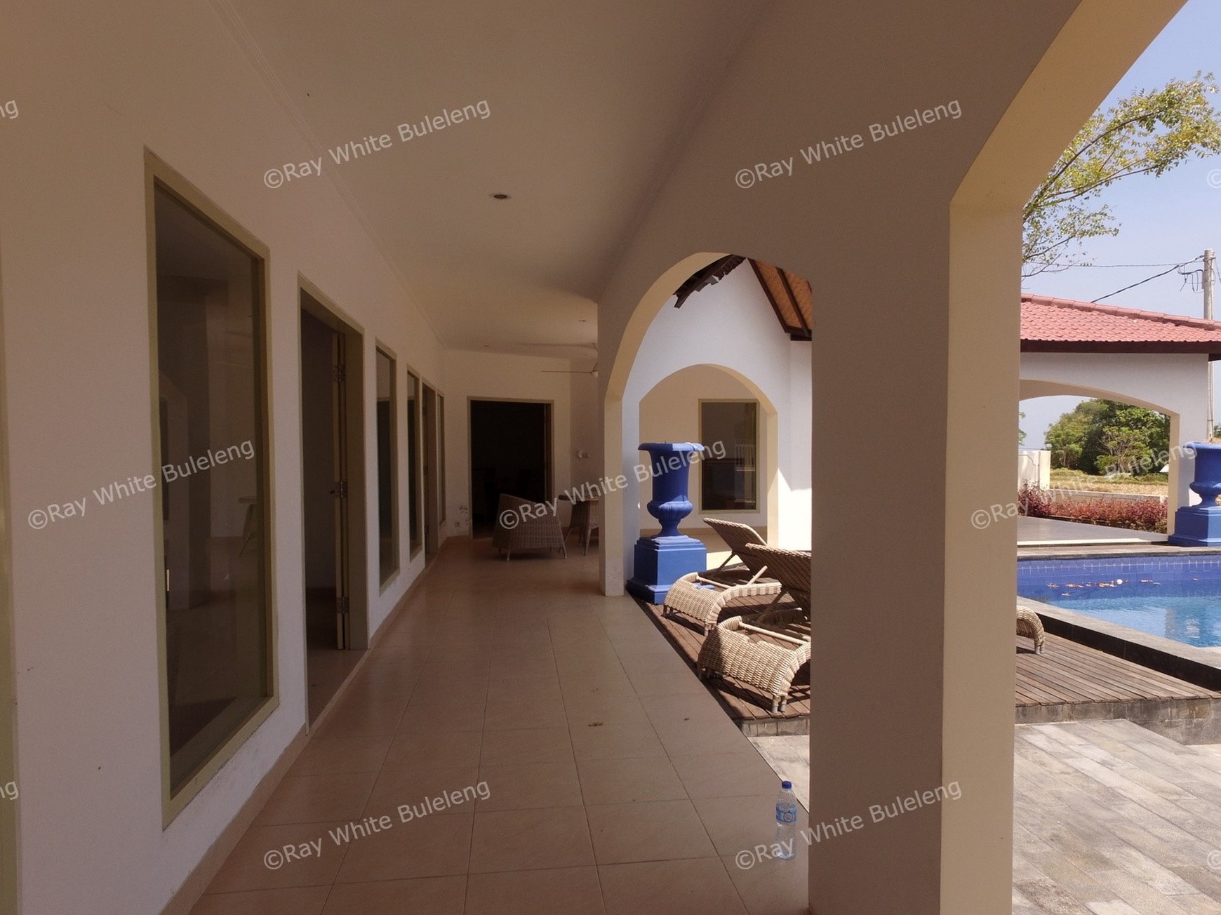 LARGE VILLA 15 MINUTES FROM LOVINA SITUATED IN QUIET AREA