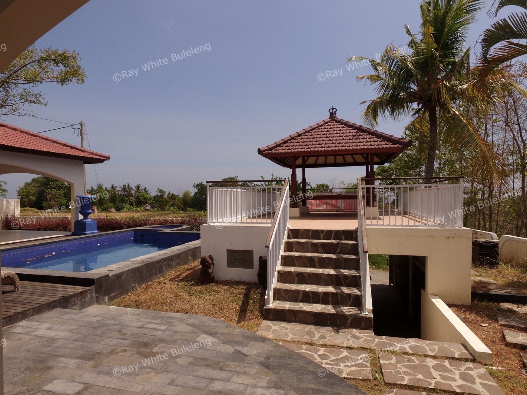 LARGE VILLA 15 MINUTES FROM LOVINA SITUATED IN QUIET AREA