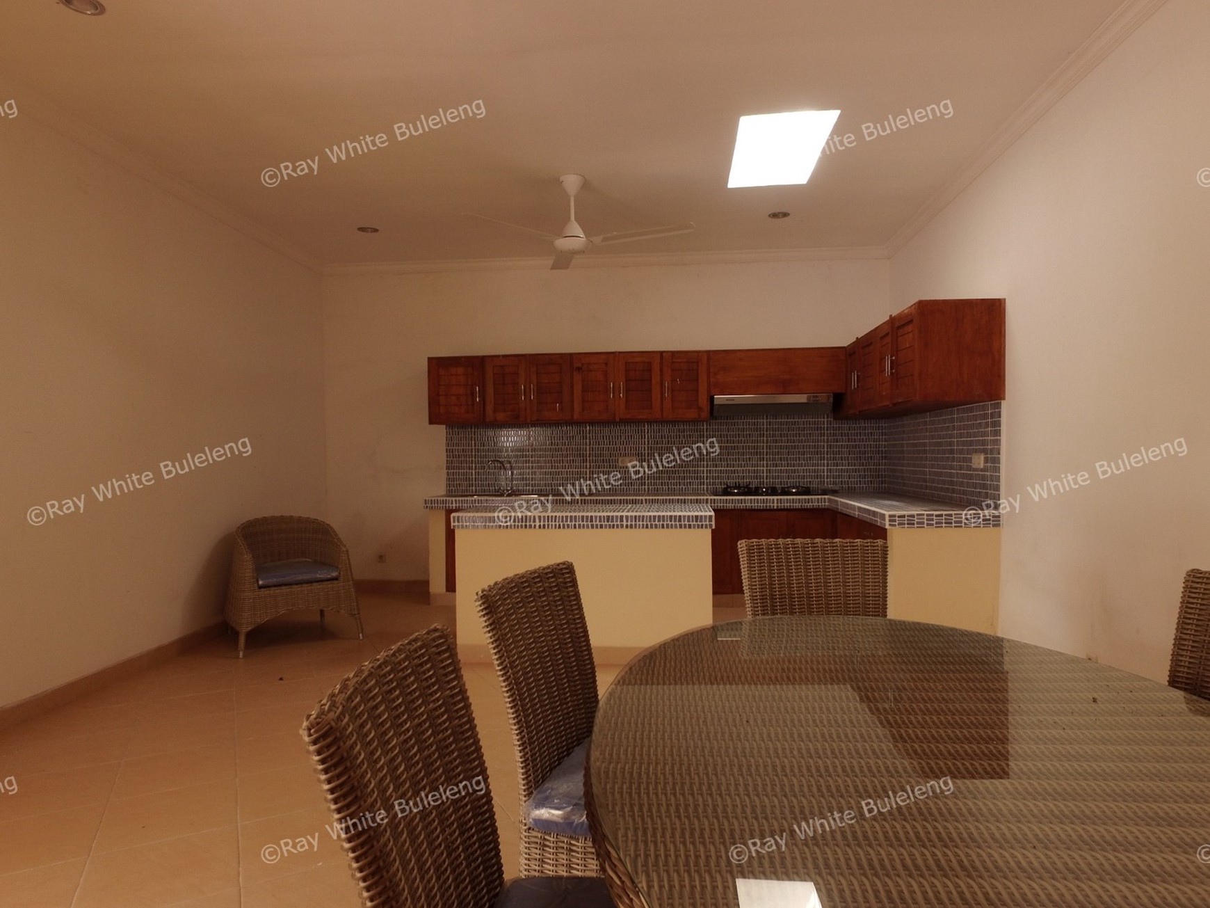 LARGE VILLA 15 MINUTES FROM LOVINA SITUATED IN QUIET AREA