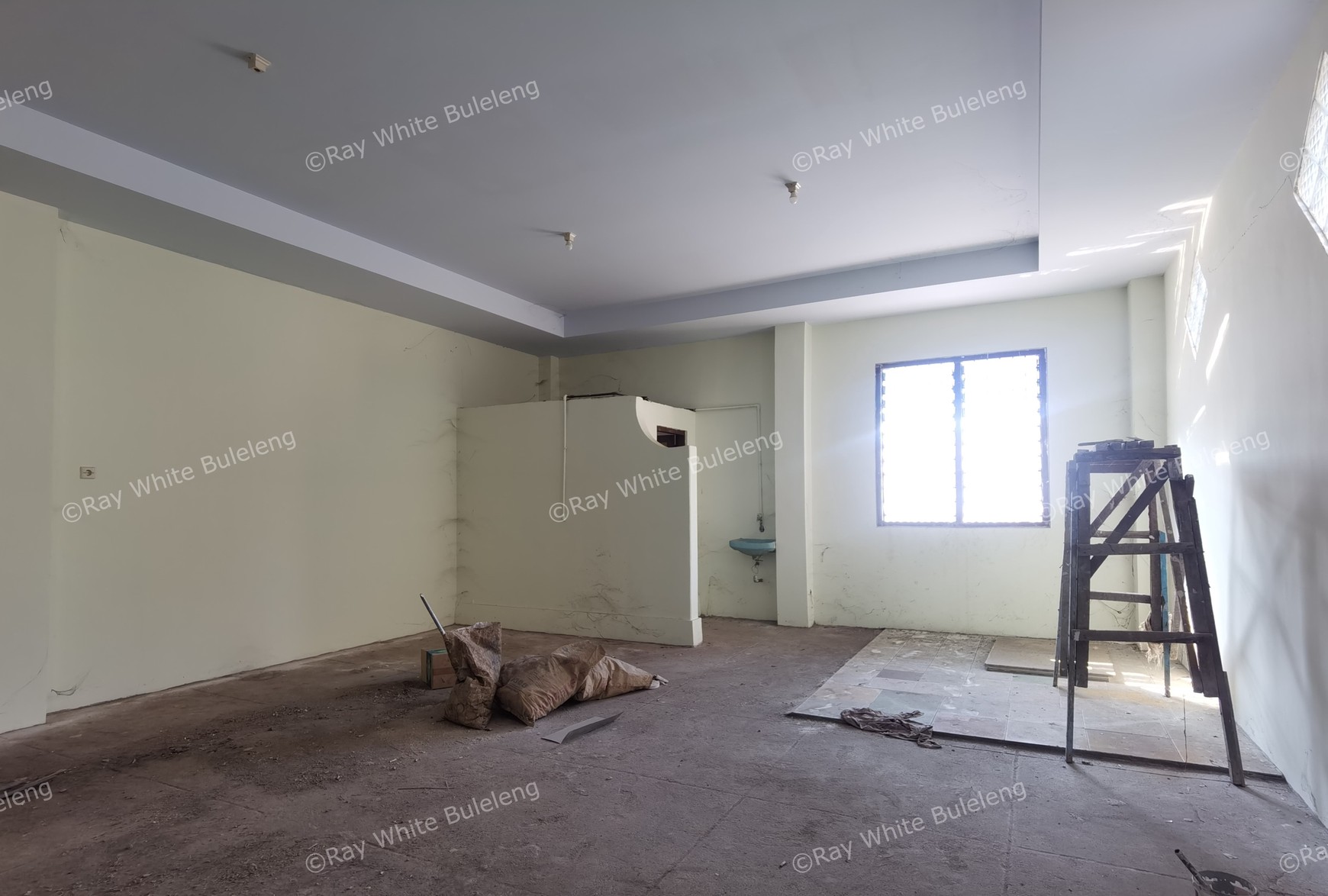 SHOP NEXT TO MAIN PROVINCE ROAD FOR SALE.