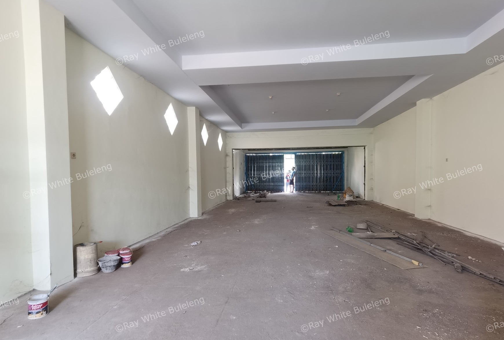 SHOP NEXT TO MAIN PROVINCE ROAD FOR SALE.