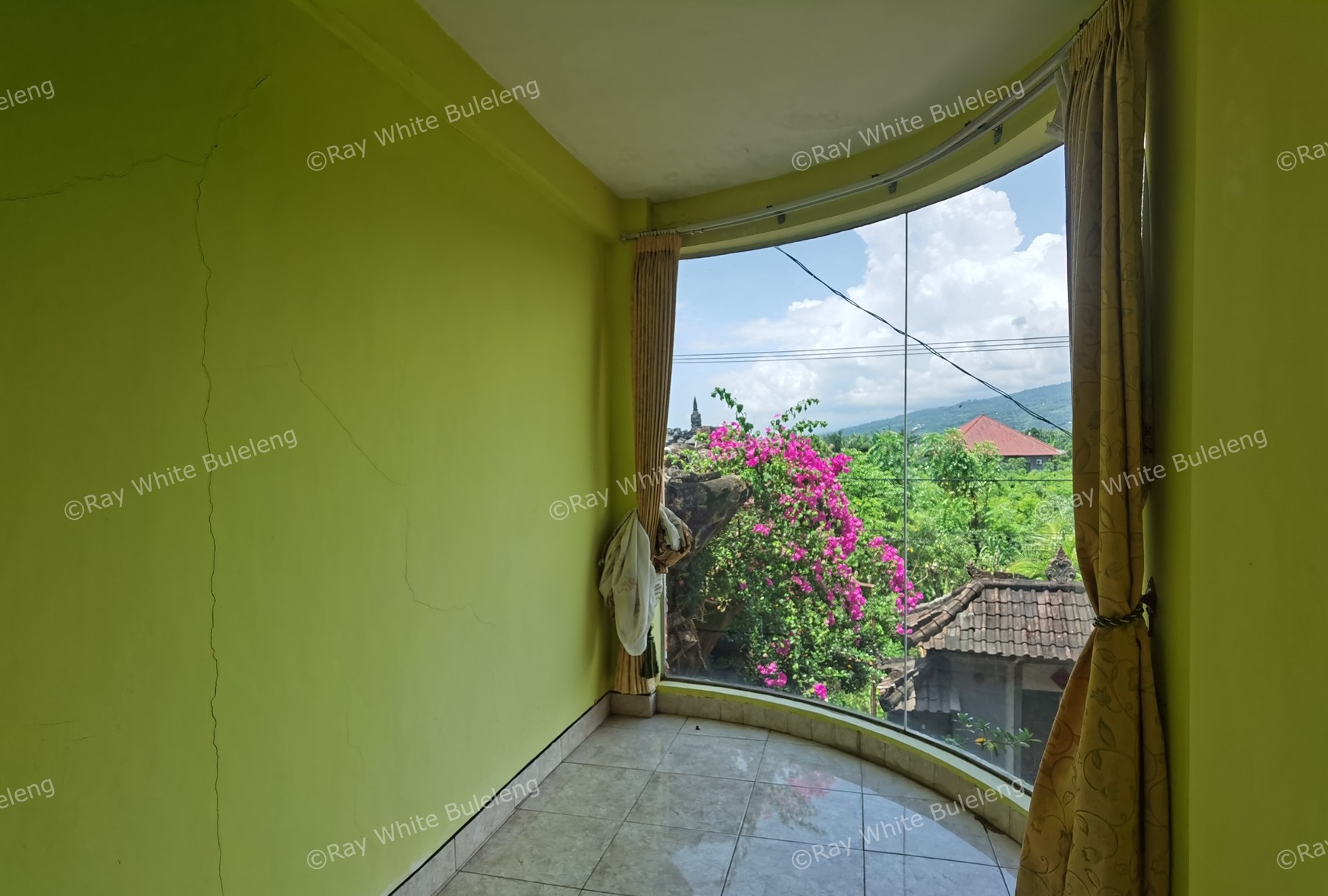 A Nice Spacious House Near Beach