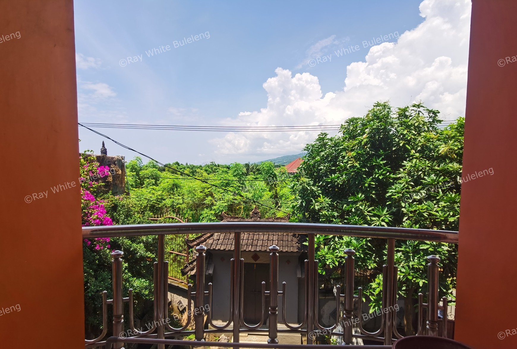 A Nice Spacious House Near Beach