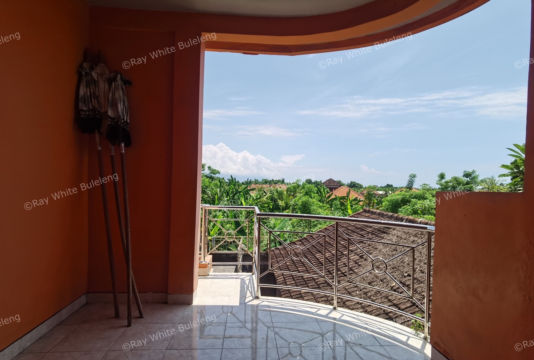 A Nice Spacious House Near Beach