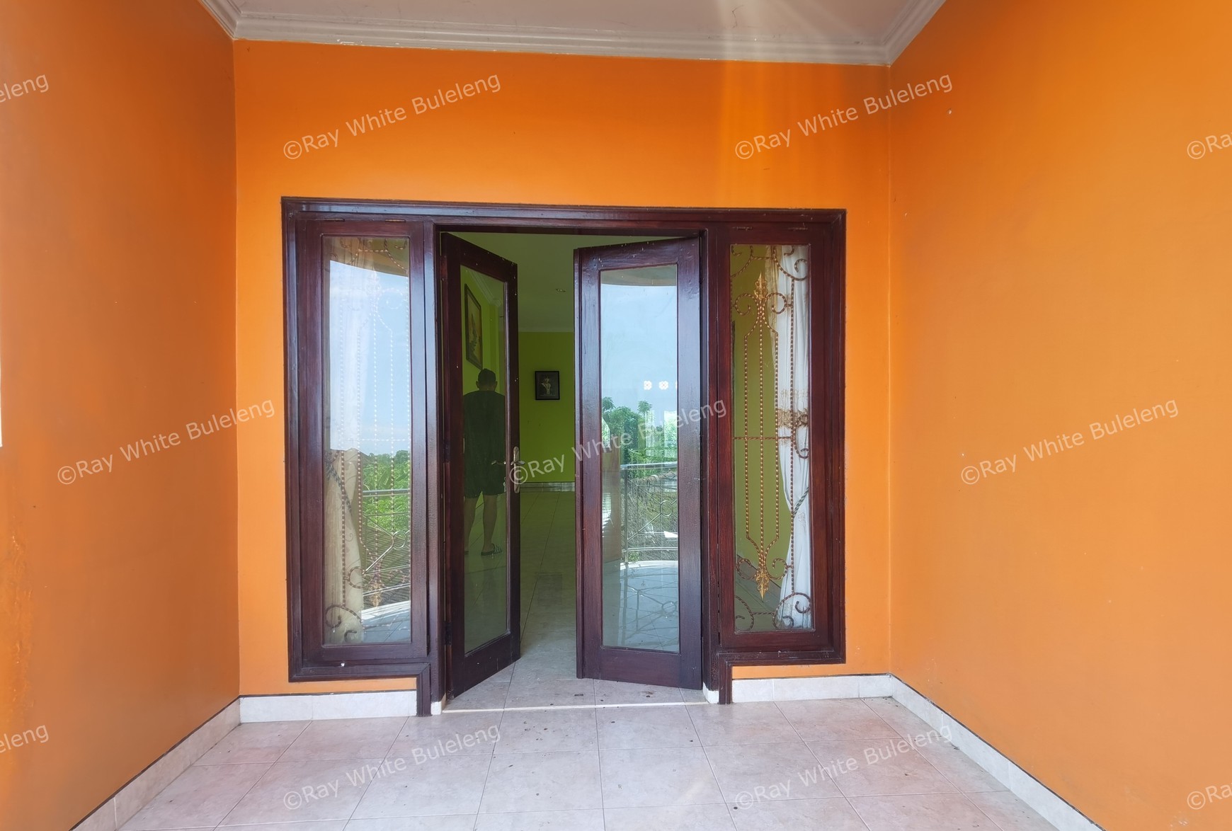 A Nice Spacious House Near Beach