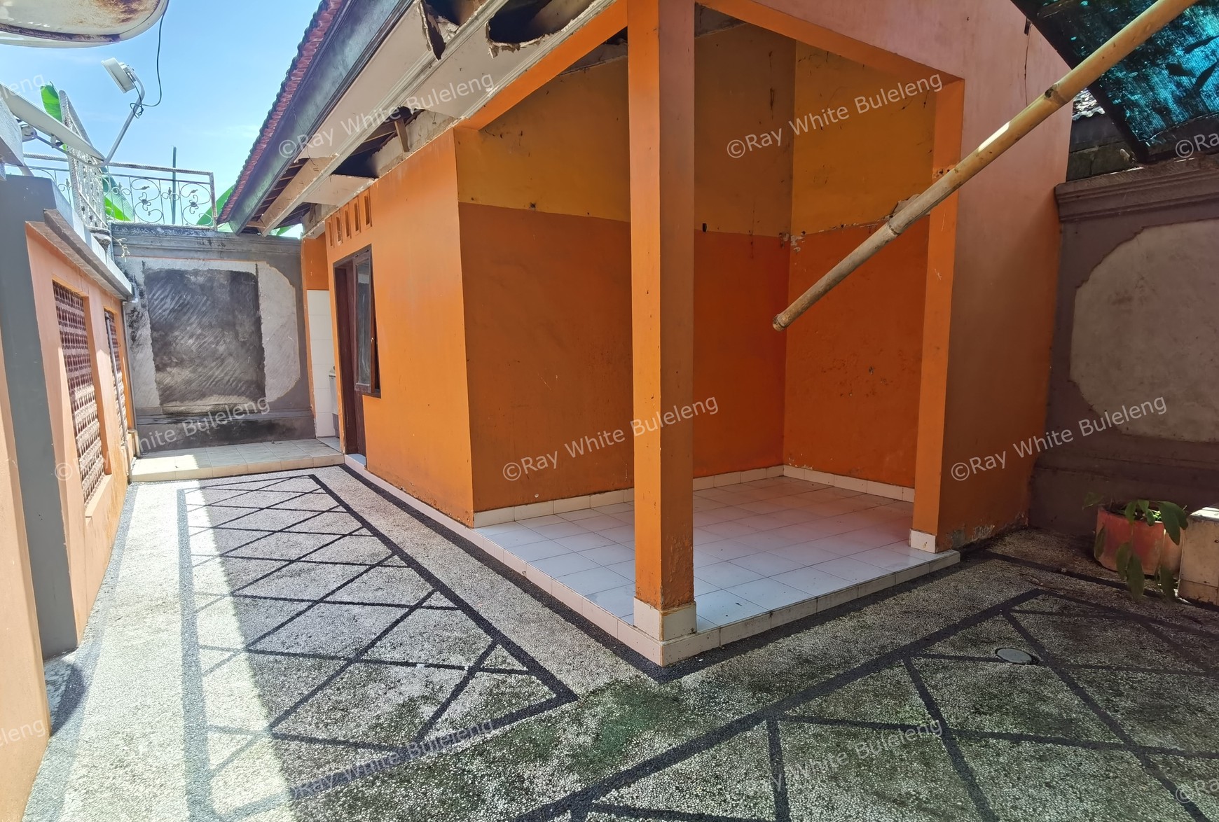 A Nice Spacious House Near Beach