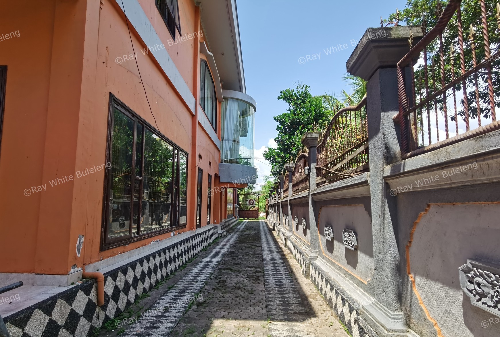 A Nice Spacious House Near Beach