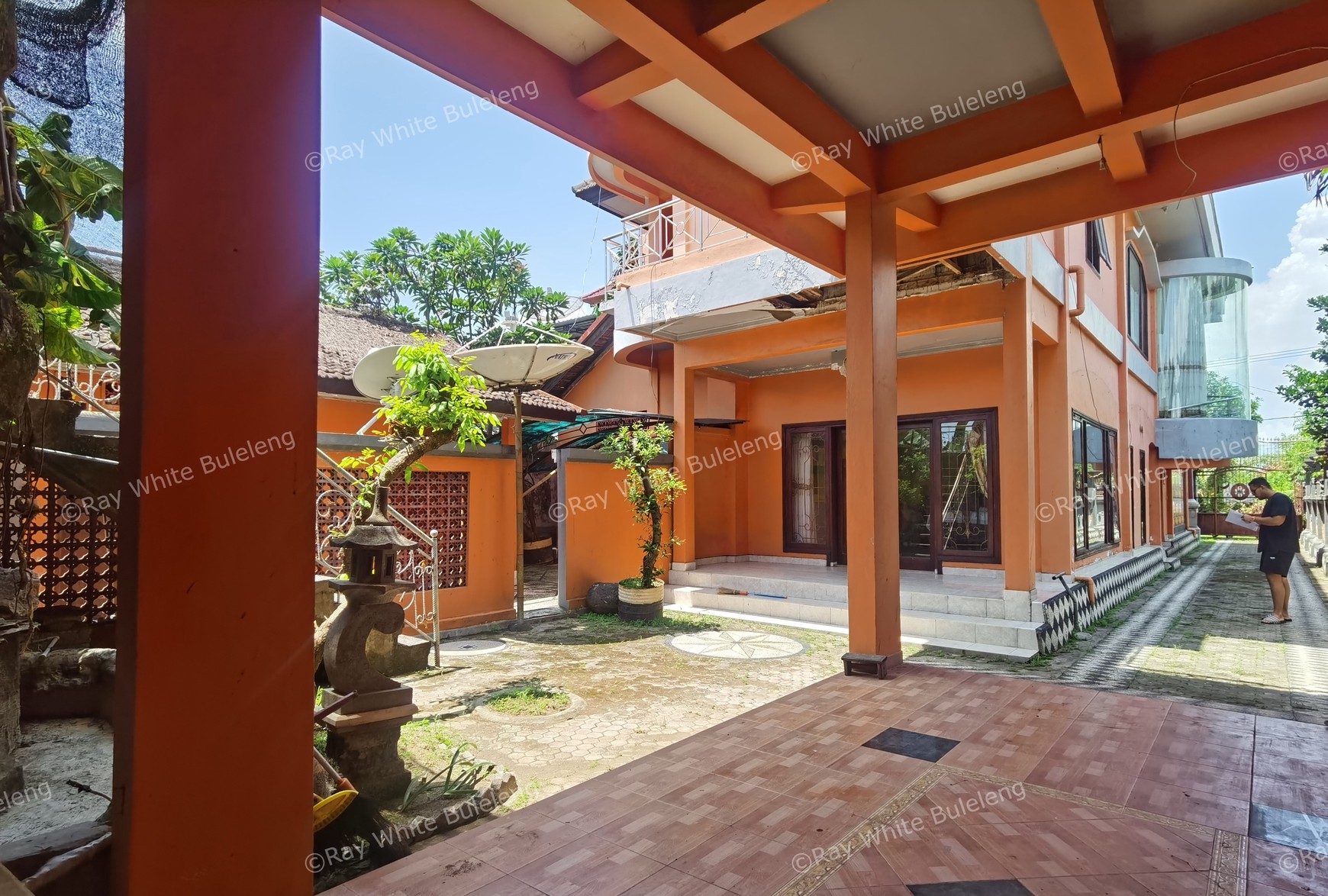 A Nice Spacious House Near Beach