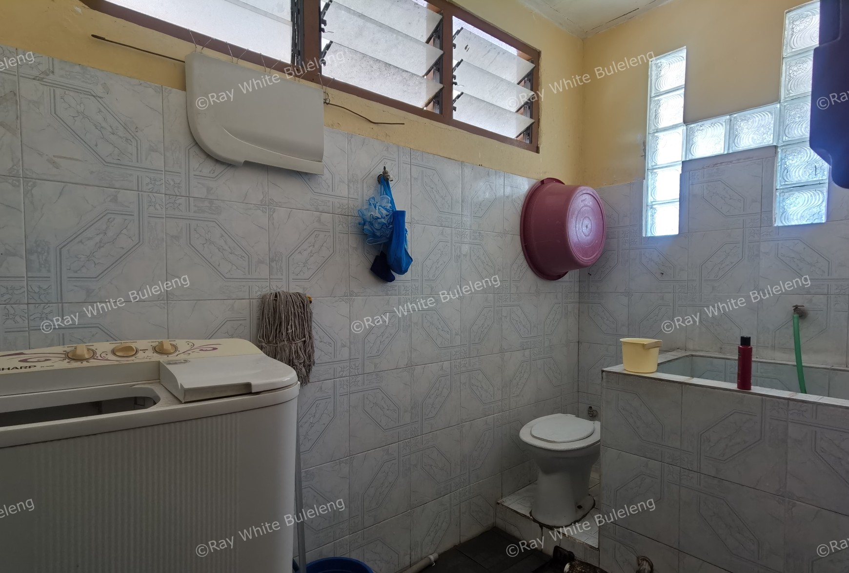 HOUSE, WAREHOUSE AND WORKSHOP FOR SALE